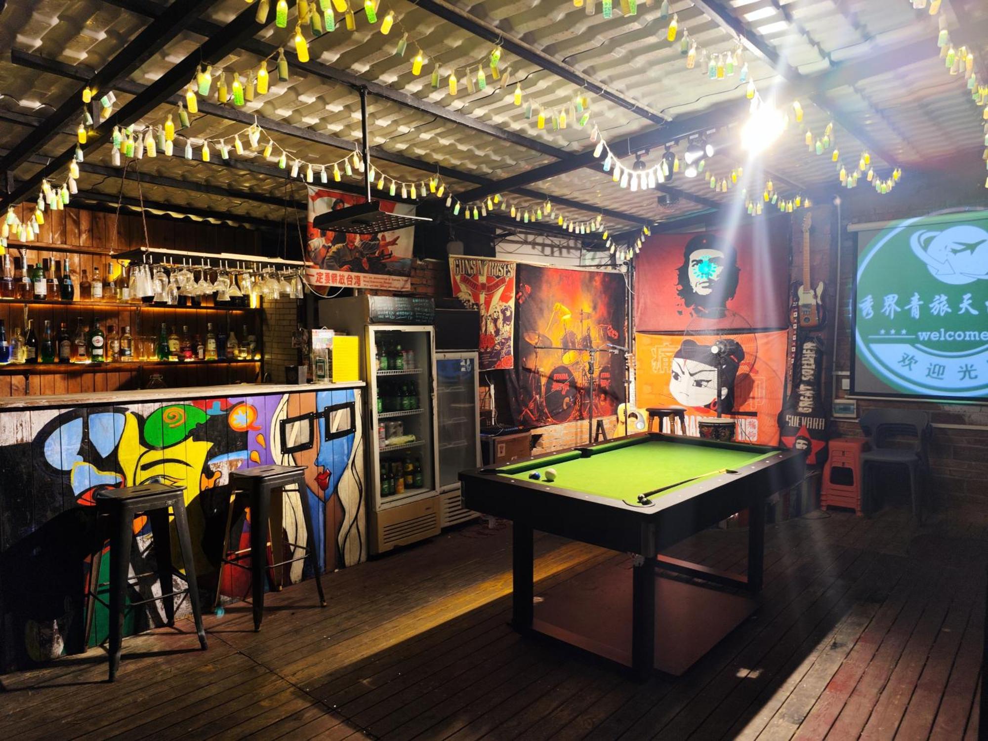 Showbiz Hostel 陽朔 エクステリア 写真
